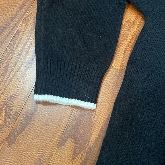 Winter Wonerland Snowflake Sweater - Picture 7 of 11